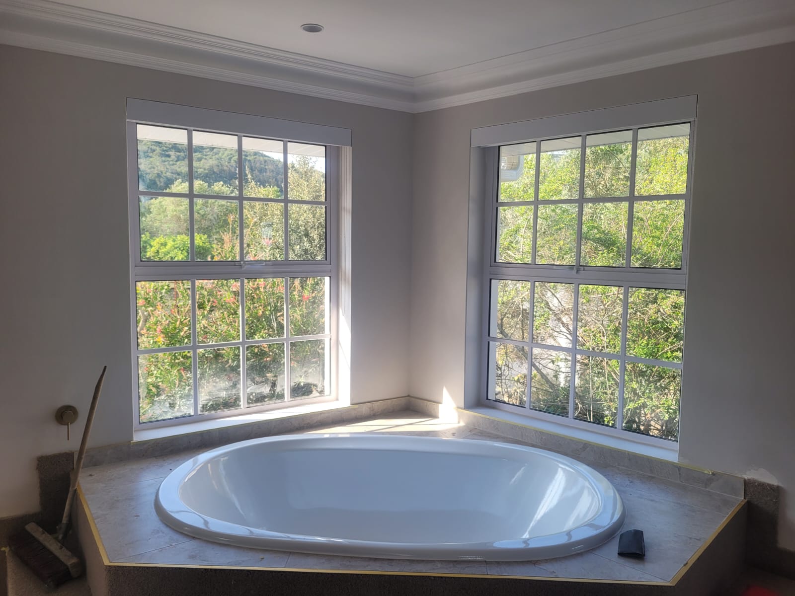 white_bathroom_windows